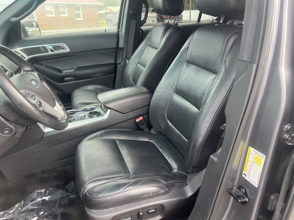 Ford Explorer photo 9