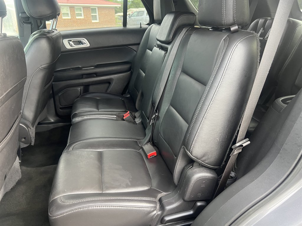 Ford Explorer photo 10