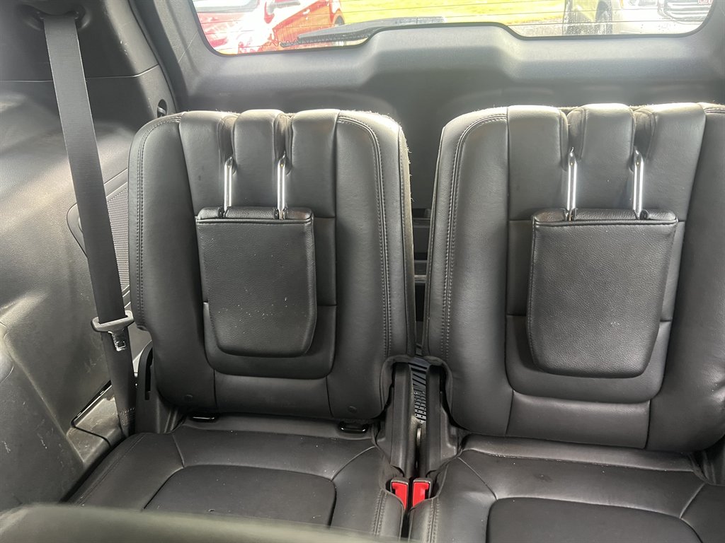 Ford Explorer photo 11