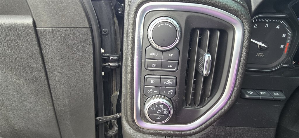 GMC Sierra photo 18