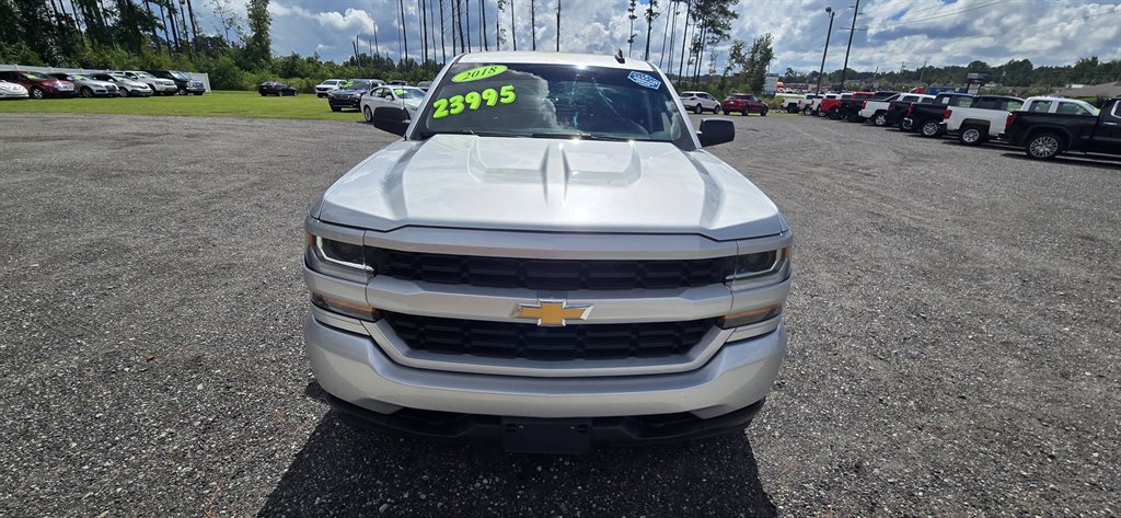 Chevrolet Silverado photo 2