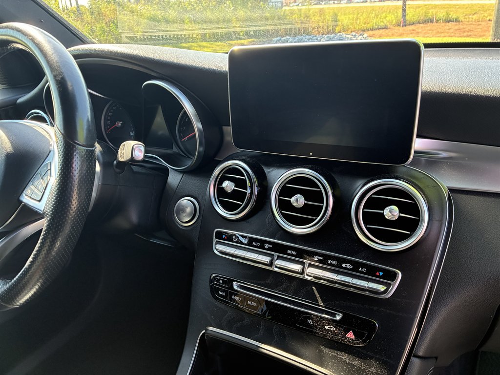 Mercedes-Benz GLC photo 10