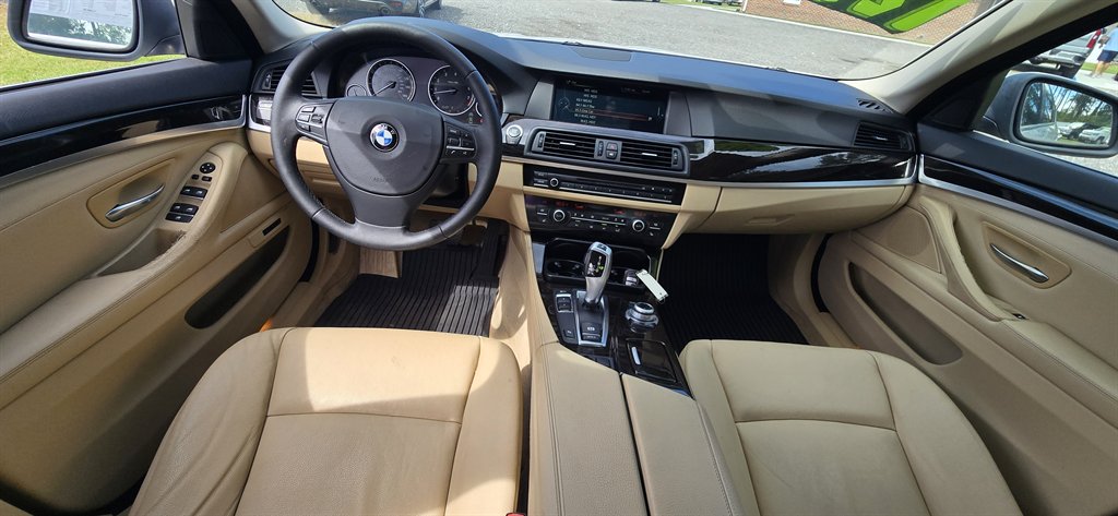 BMW 5 Series photo 18