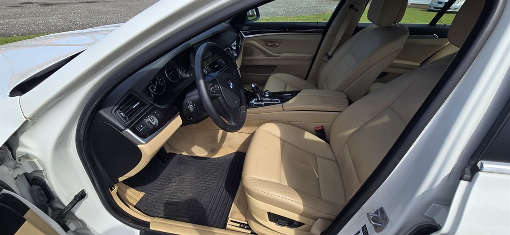 BMW 5 Series photo 14