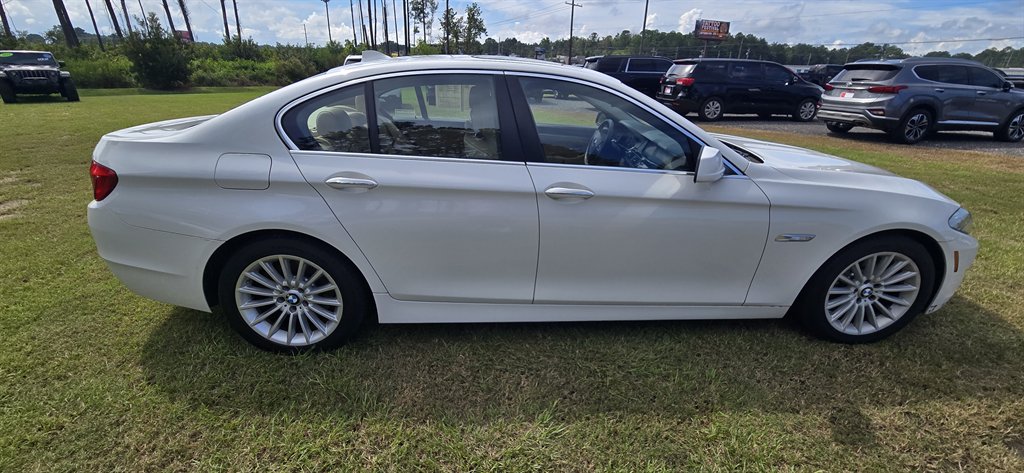 BMW 5 Series photo 8
