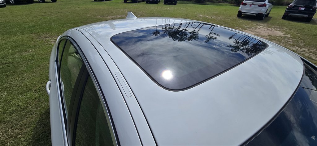 BMW 5 Series photo 9