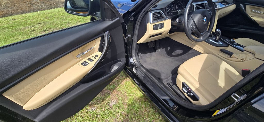 BMW 3 Series photo 12