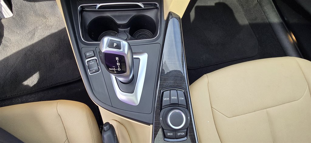 BMW 3 Series photo 18