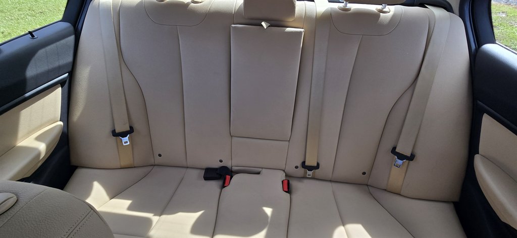 BMW 3 Series photo 21
