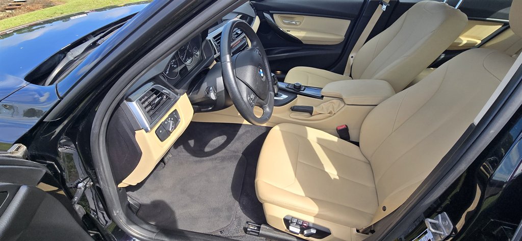 BMW 3 Series photo 13