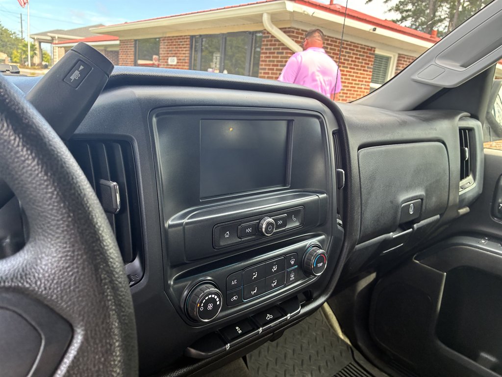 Chevrolet Silverado photo 17