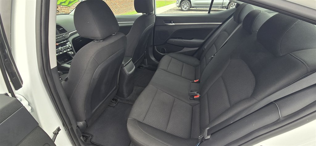 Hyundai Elantra photo 21