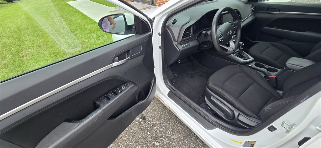 Hyundai Elantra photo 15