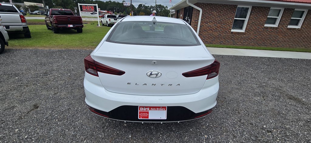 Hyundai Elantra photo 6