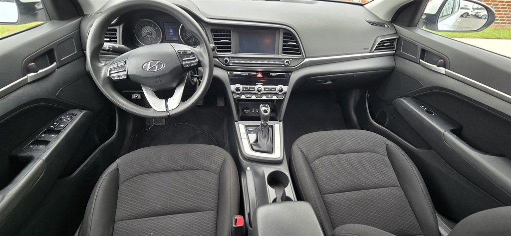 Hyundai Elantra photo 17
