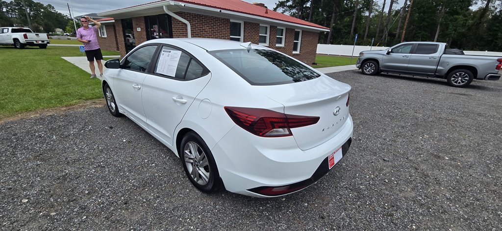 Hyundai Elantra photo 5
