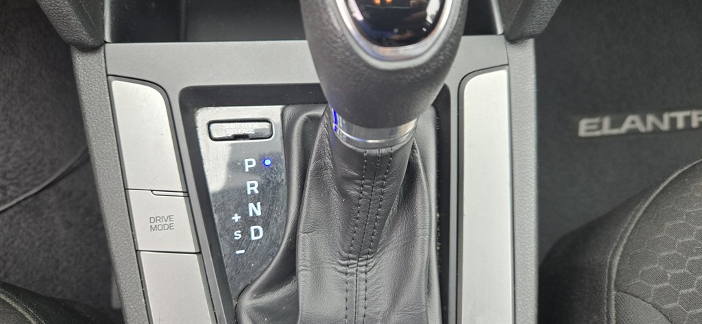 Hyundai Elantra photo 20