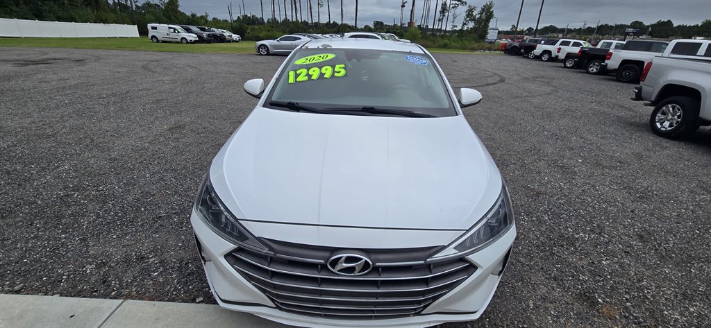Hyundai Elantra photo 2