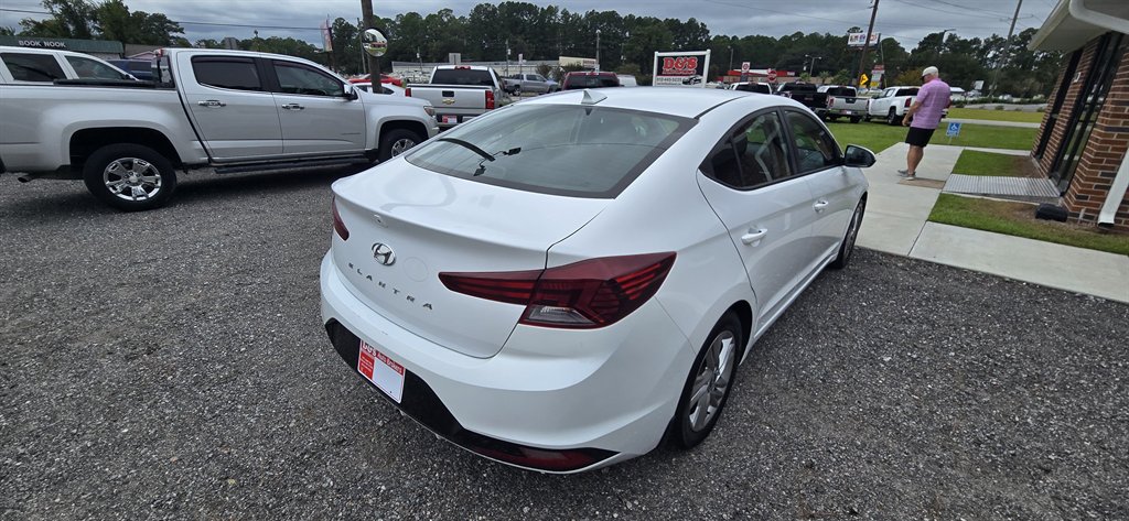 Hyundai Elantra photo 7